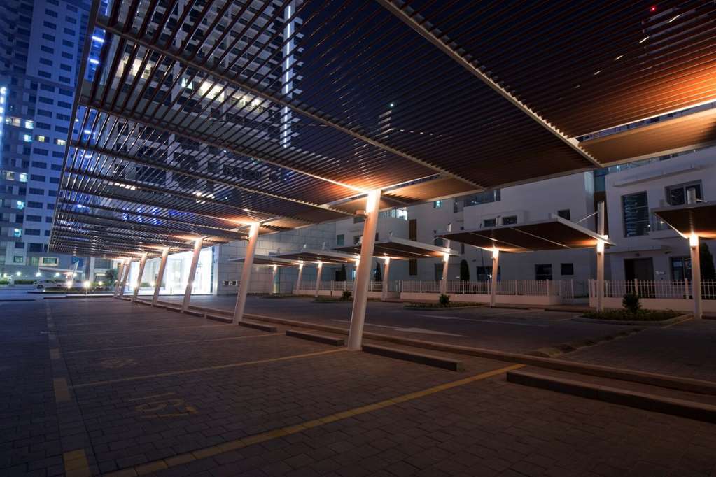 La Verda Suites And Villas Dubai Marina Létesítmények fotó The parking lot at the hospital